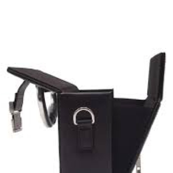 HELIOT EMIL Black Carabiner Box Bag
by Heliot Emil (UNISEX)-Unique - Picture 7 of 16